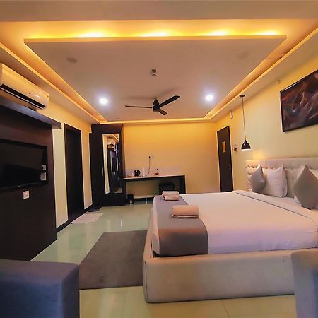 Hotel Papilio Māldah エクステリア 写真