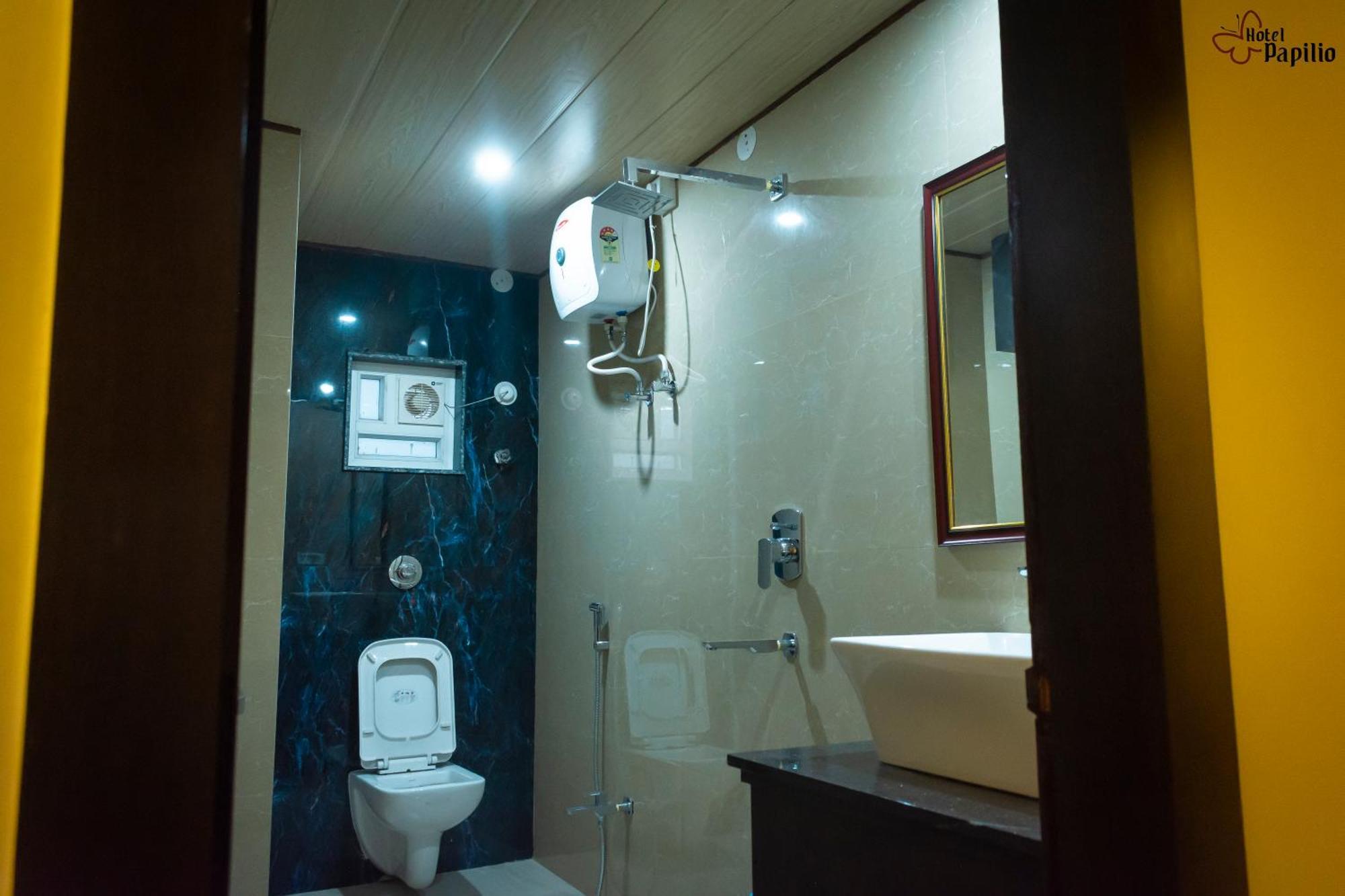 Hotel Papilio Māldah エクステリア 写真