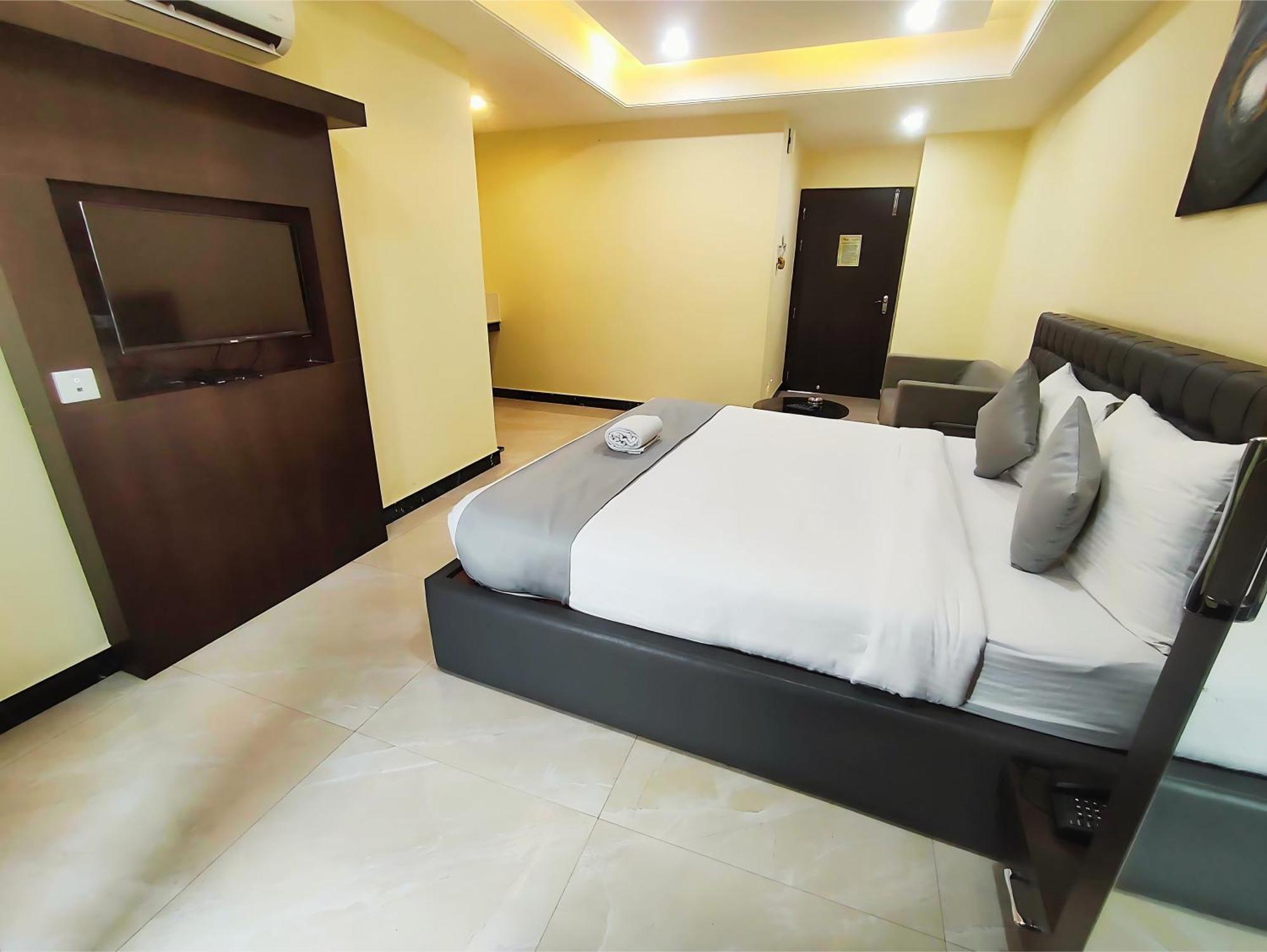 Hotel Papilio Māldah エクステリア 写真