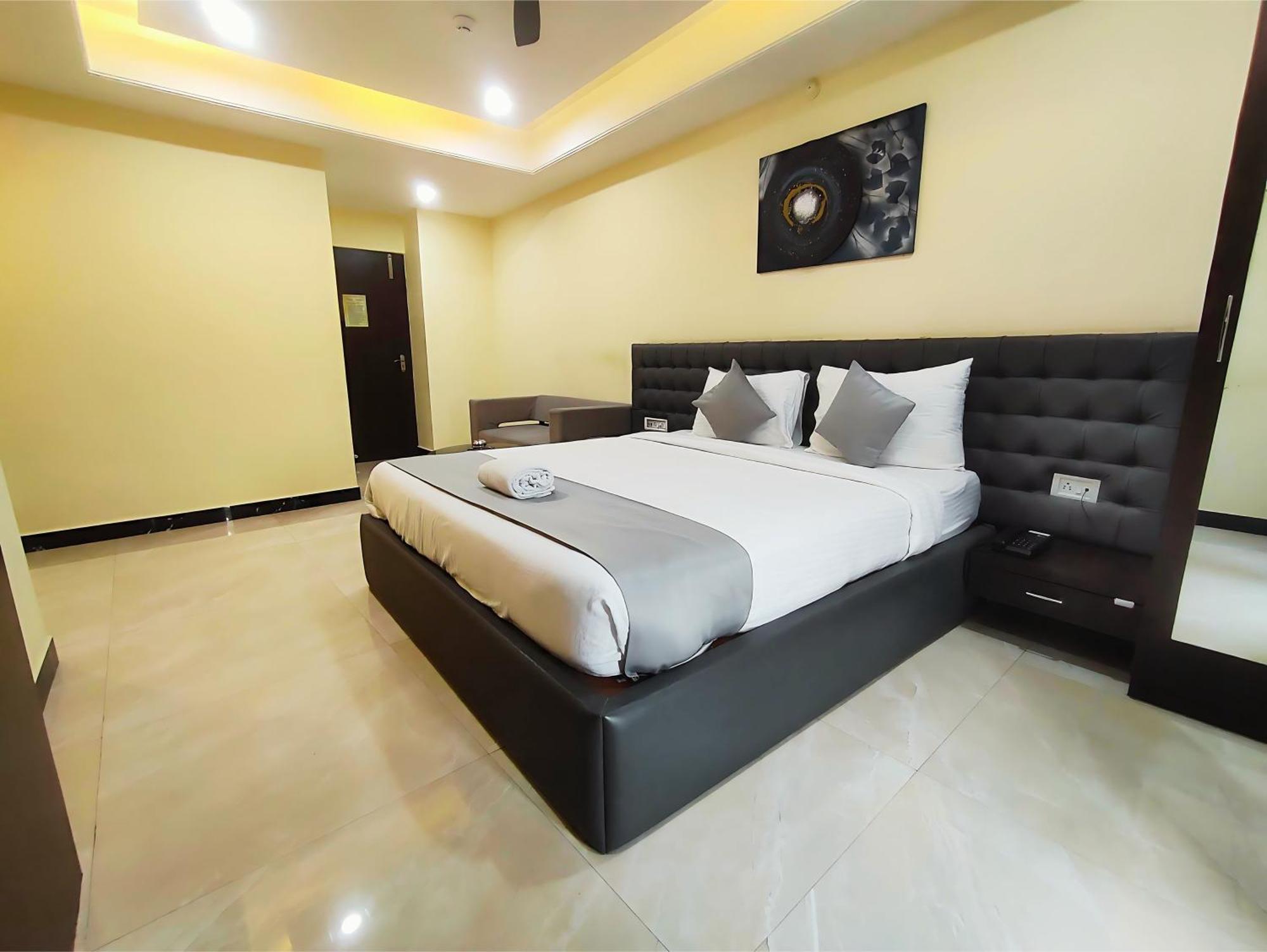 Hotel Papilio Māldah エクステリア 写真