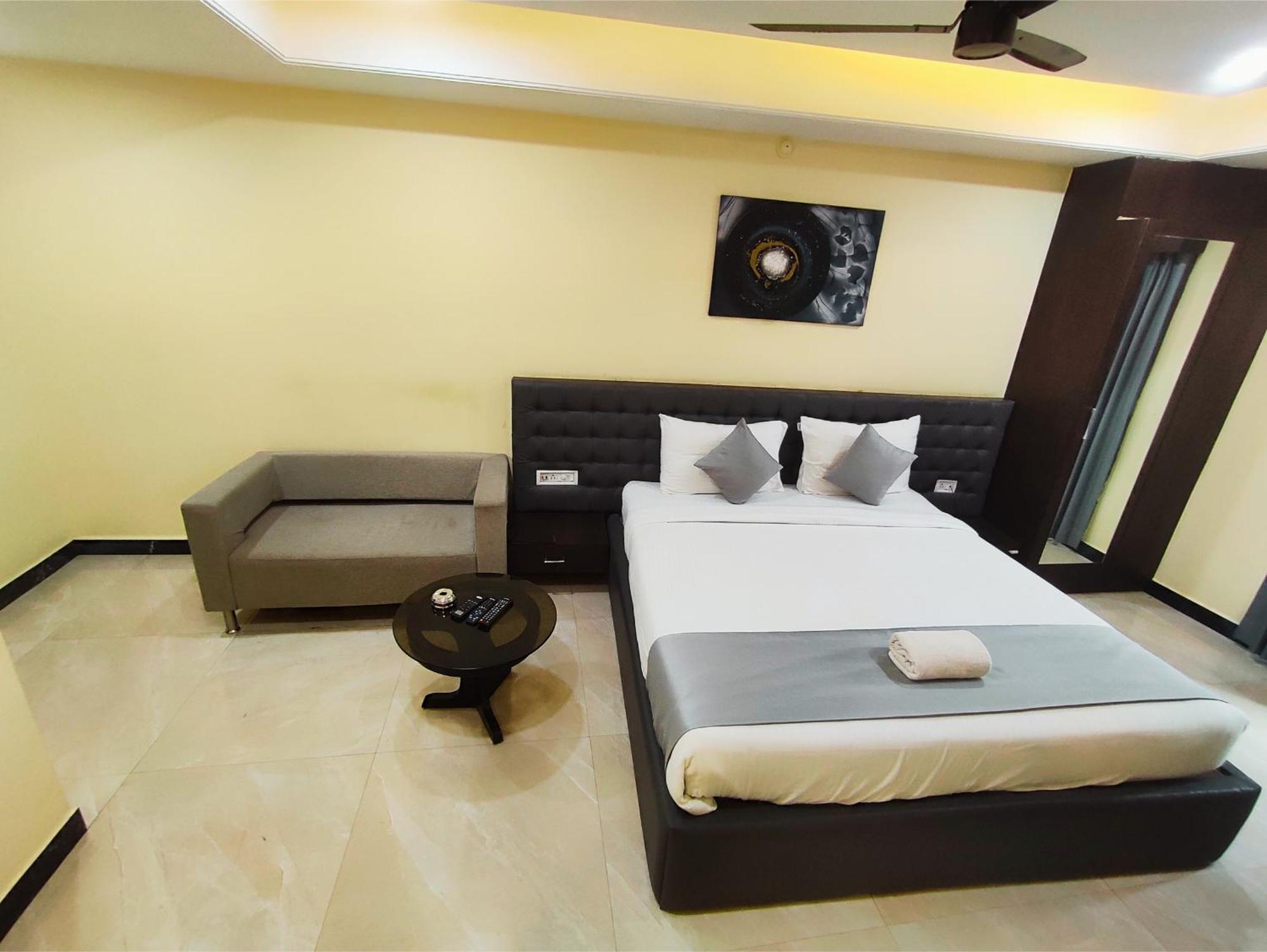 Hotel Papilio Māldah エクステリア 写真